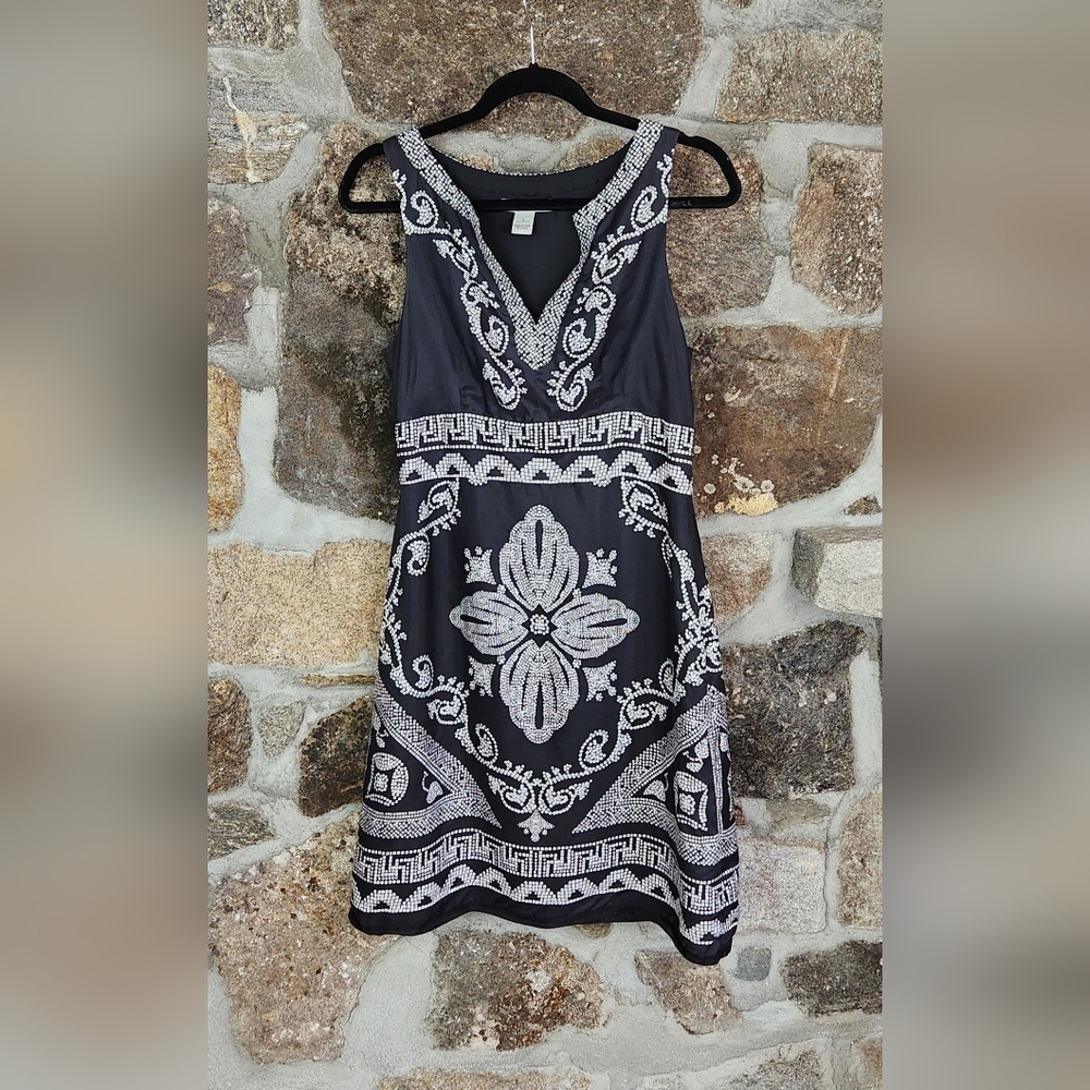 WHBM White House Black Market Size 6 Black White 100% Silk Dress
